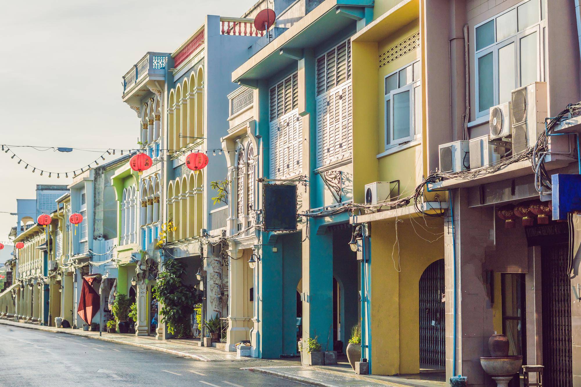 street-portugese-style-romani-phuket-town-also-called-chinatown-old-town